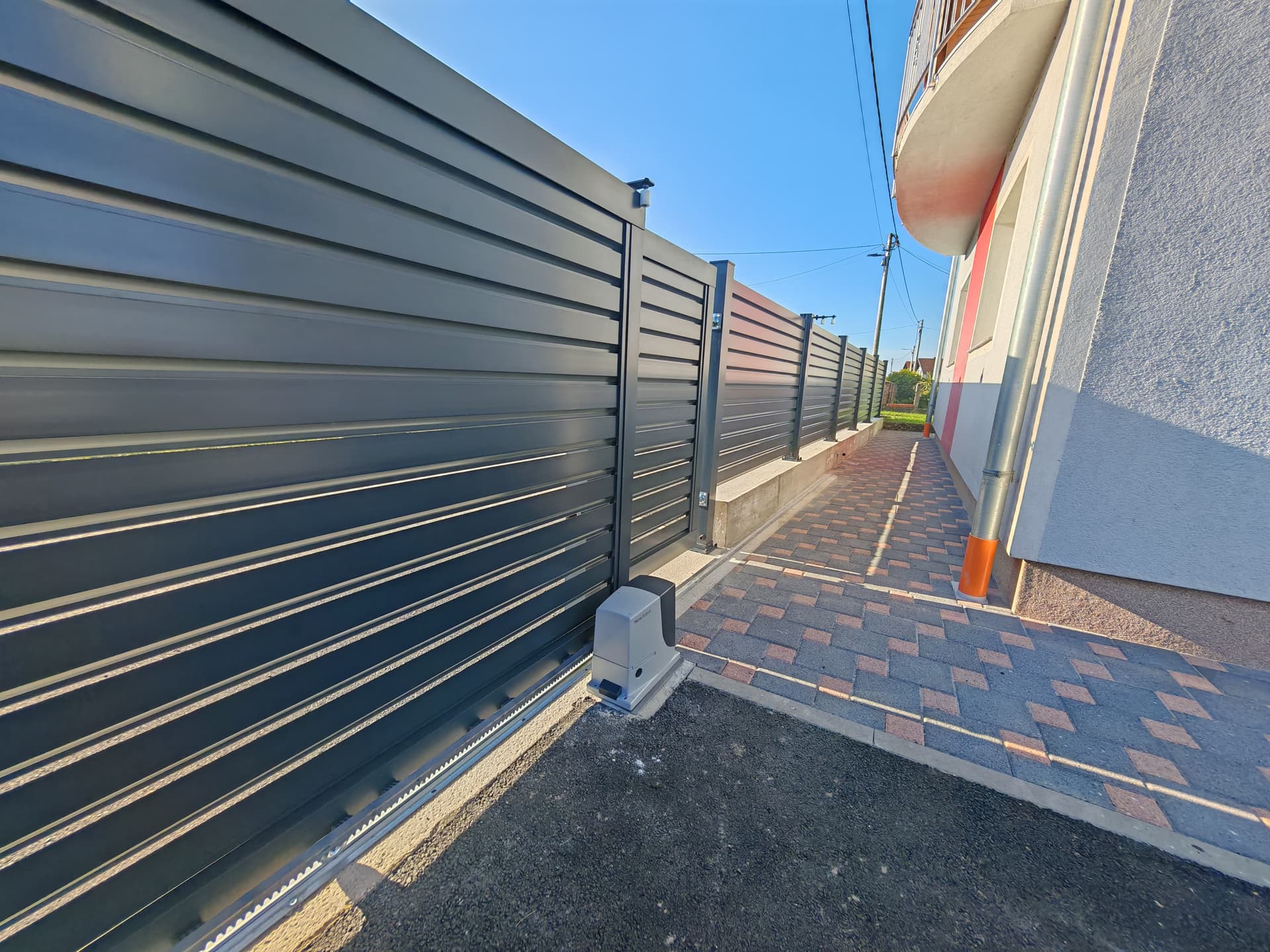 Automatska aluminijska ograda antracit Automatska aluminijska ograda u antracit boji